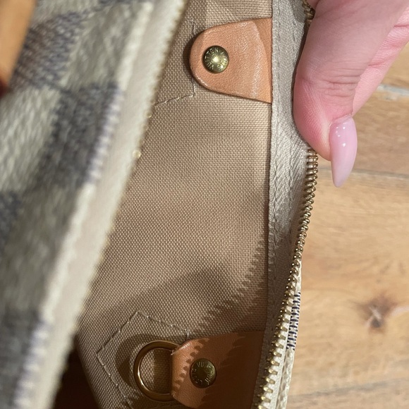 AUTHENTIC LOUIS VUITTON SPEEDY 25 BAG. - Picture 7 of 11